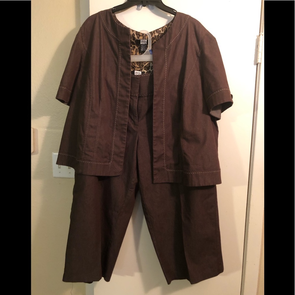 Studio 1940 Capri Pant Suit